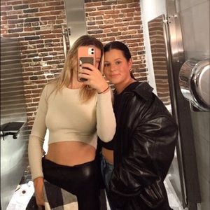 Meet your Posher, Alexis